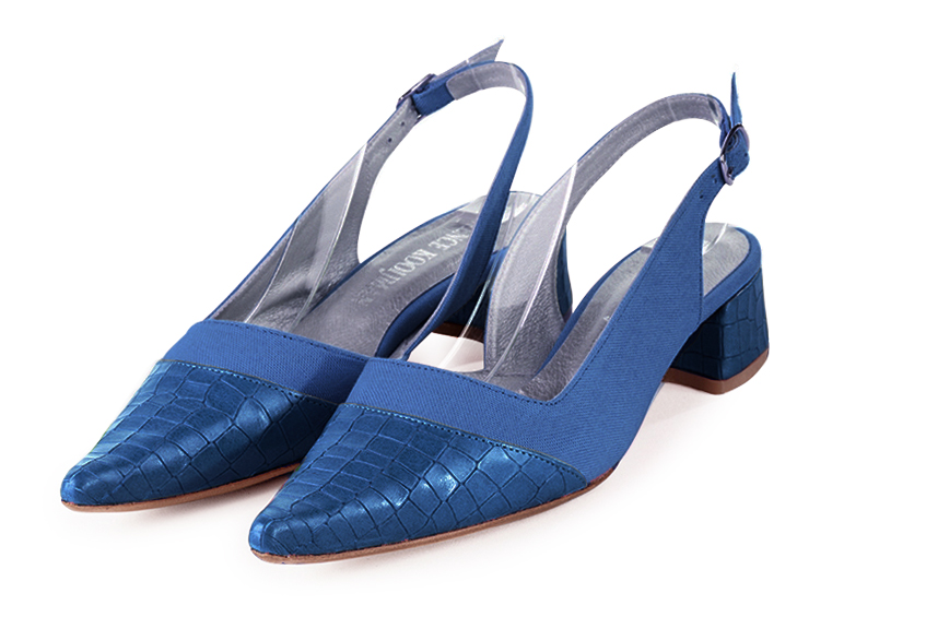 Electric blue women's slingback shoes. Pointed toe. Low flare heels. Front view - Florence KOOIJMAN